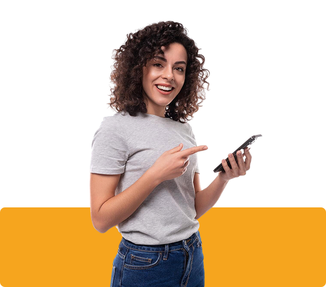 Mujer utilizando una app para promotoría